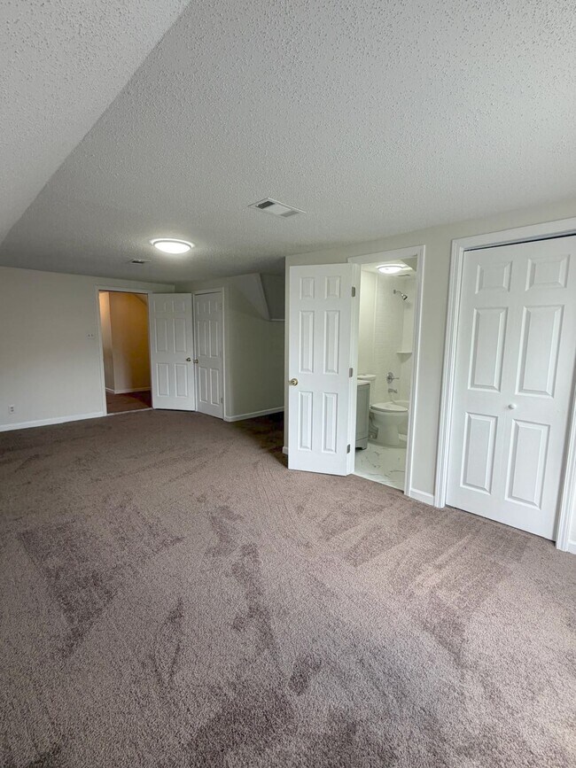 Building Photo - 7472 Hedgington Dr