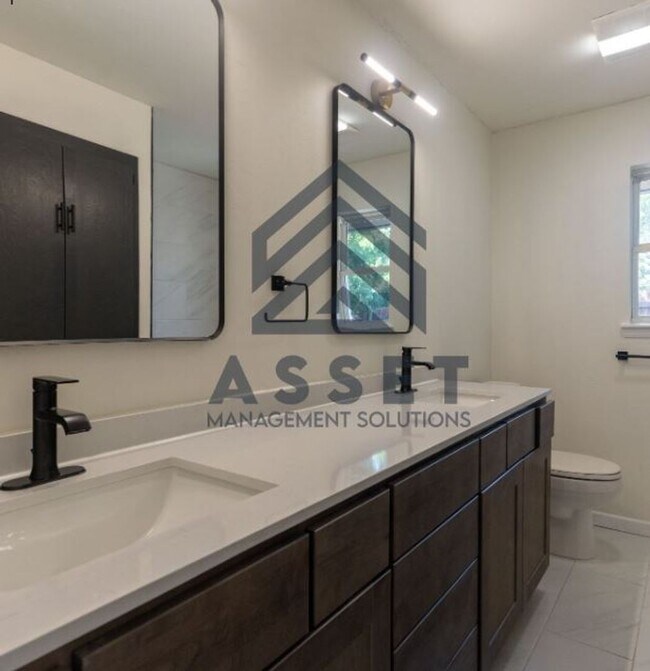 Building Photo - 801 Cogswell Cir