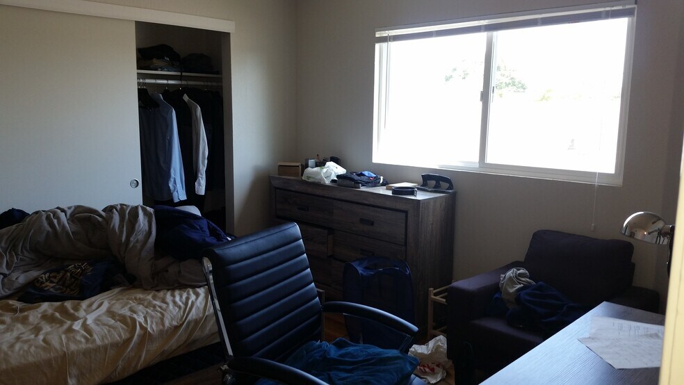 Building Photo - 1720 Cedar St