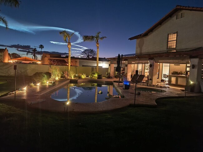 Building Photo - POOL HOME IN SHEFFIELD ESTATES!