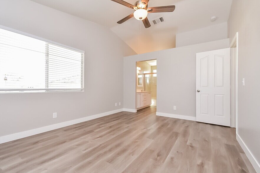 Building Photo - 7640 W Delhi Ave