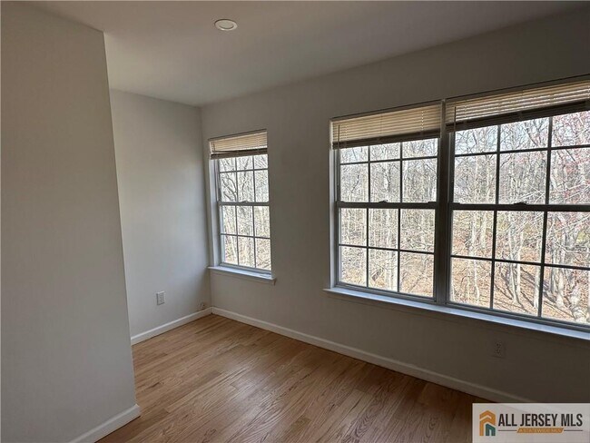 Building Photo - 352 Bowler Ct