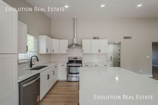 Building Photo - 6443 E Sandra Terrace