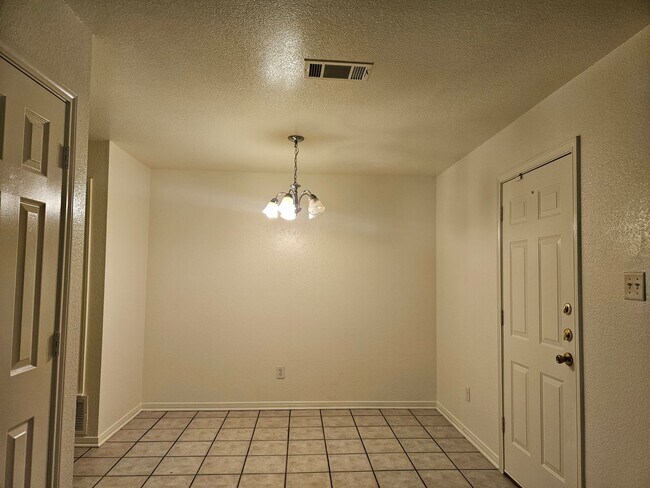 Building Photo - 3015 Cantabrian Dr