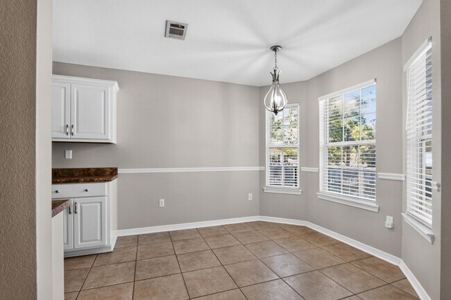 Building Photo - 3151 Forrest Ave