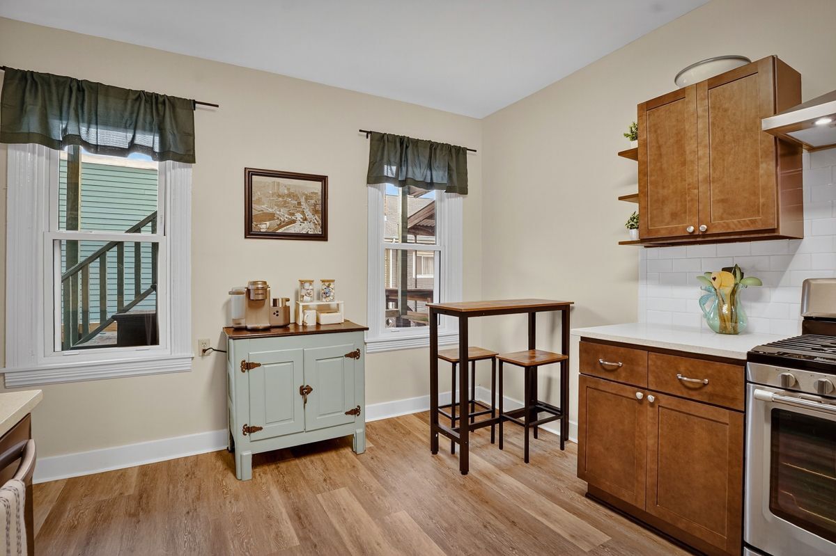 Building Photo - 3225 Mary St