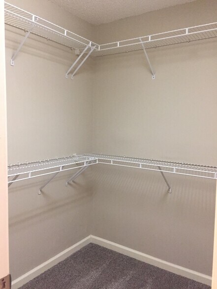 Building Photo - 6 Pearle Brook Ln