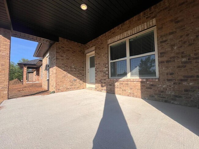 Building Photo - 335 Cypress Holw Trl