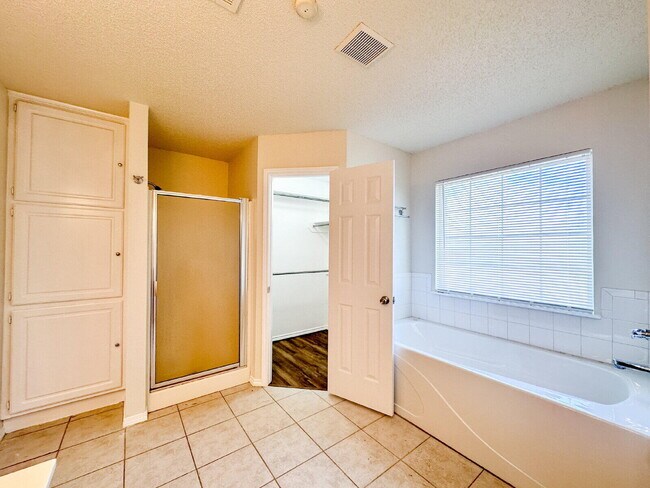 Building Photo - 10622 Boston Ave