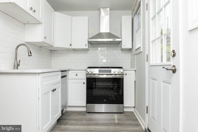 Building Photo - 2524 Webster St