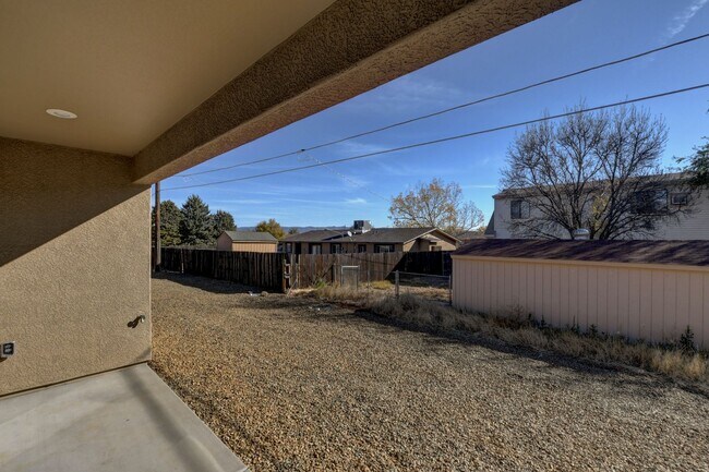 Building Photo - 3013 N Corrine Dr