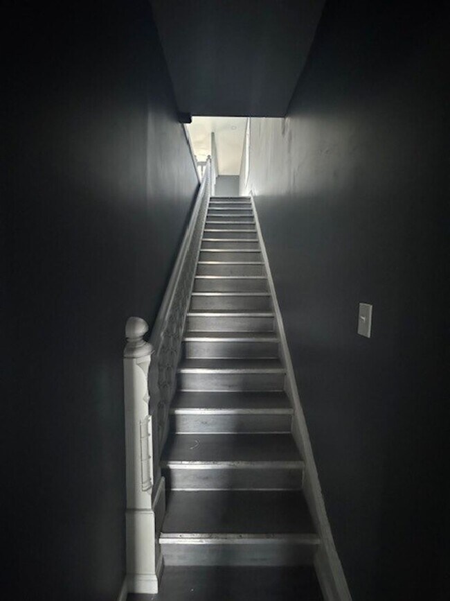 Building Photo - 116 E Ridge St