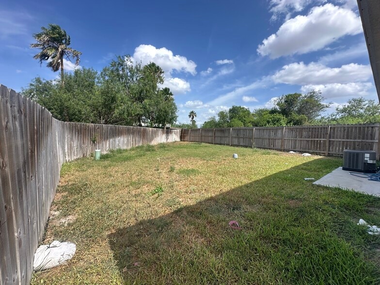 Building Photo - 3924 Las Vistas Ln