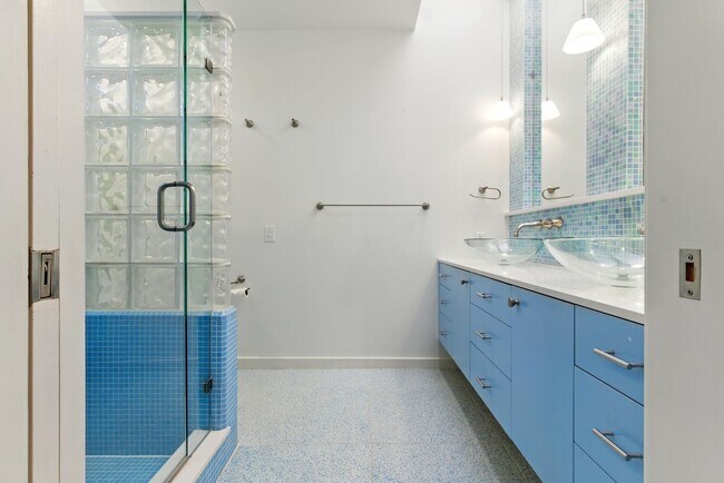 Building Photo - Gorgeous 4 bedroom home in Greenbrae with ...
