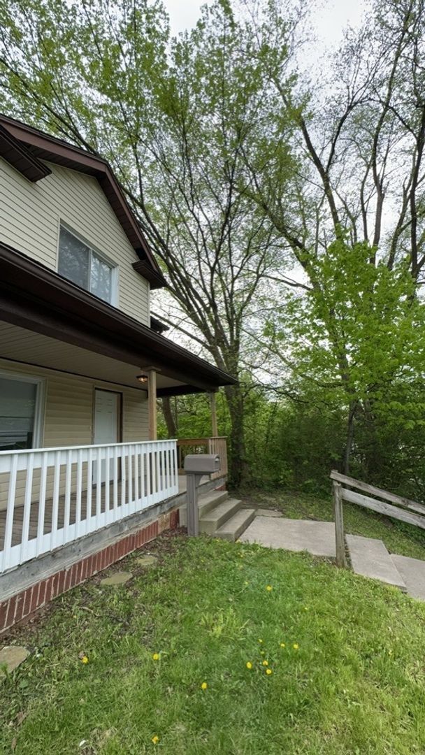Primary Photo - 3 Bedroom House - South Side