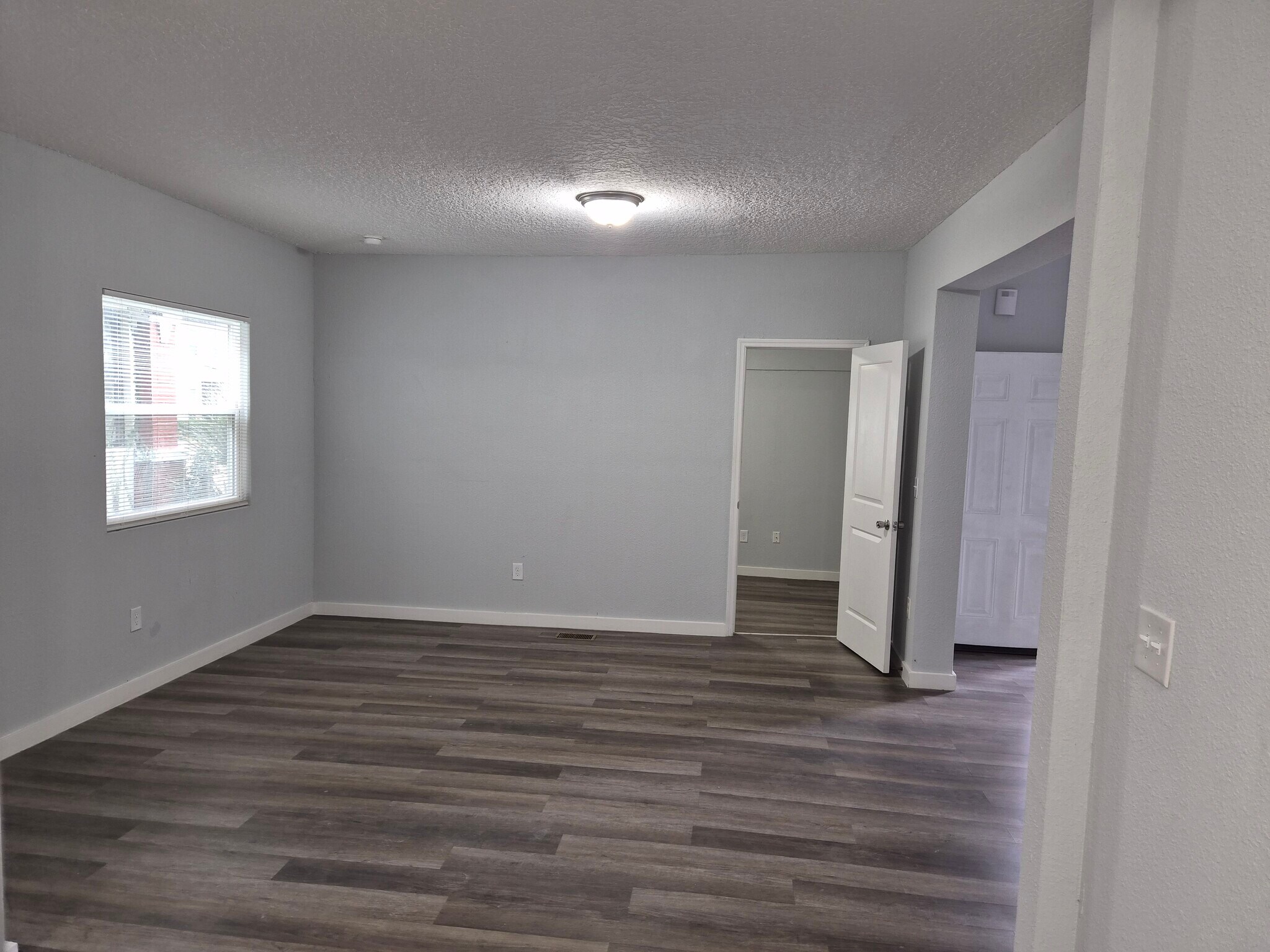 Building Photo - 211 E 17th St