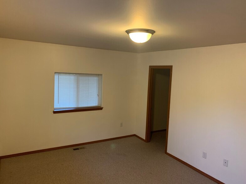 Building Photo - 520 K St