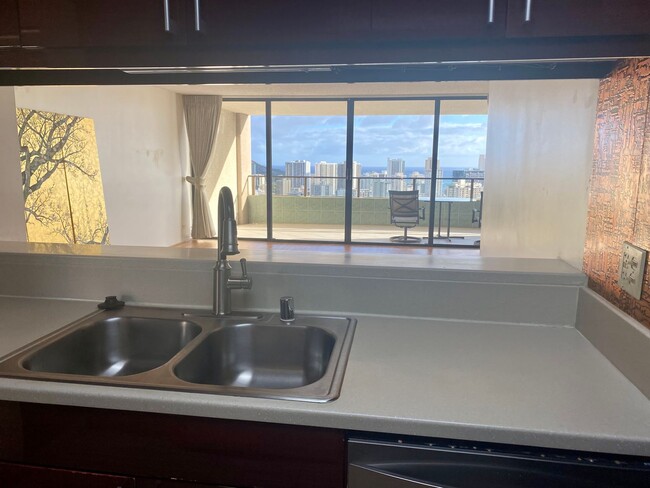 Building Photo - Diamond Head Views! City Views! Golf Cours...