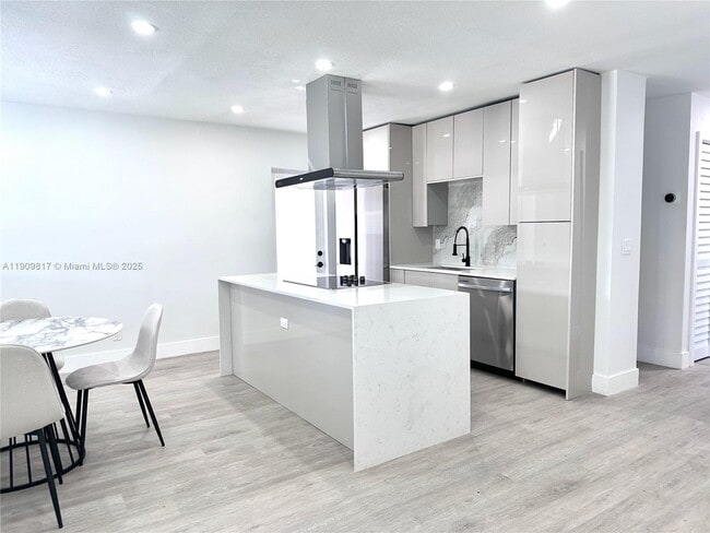 Building Photo - 2421 N 56th Terrace