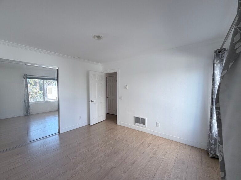 Building Photo - 3525 Lebon Dr