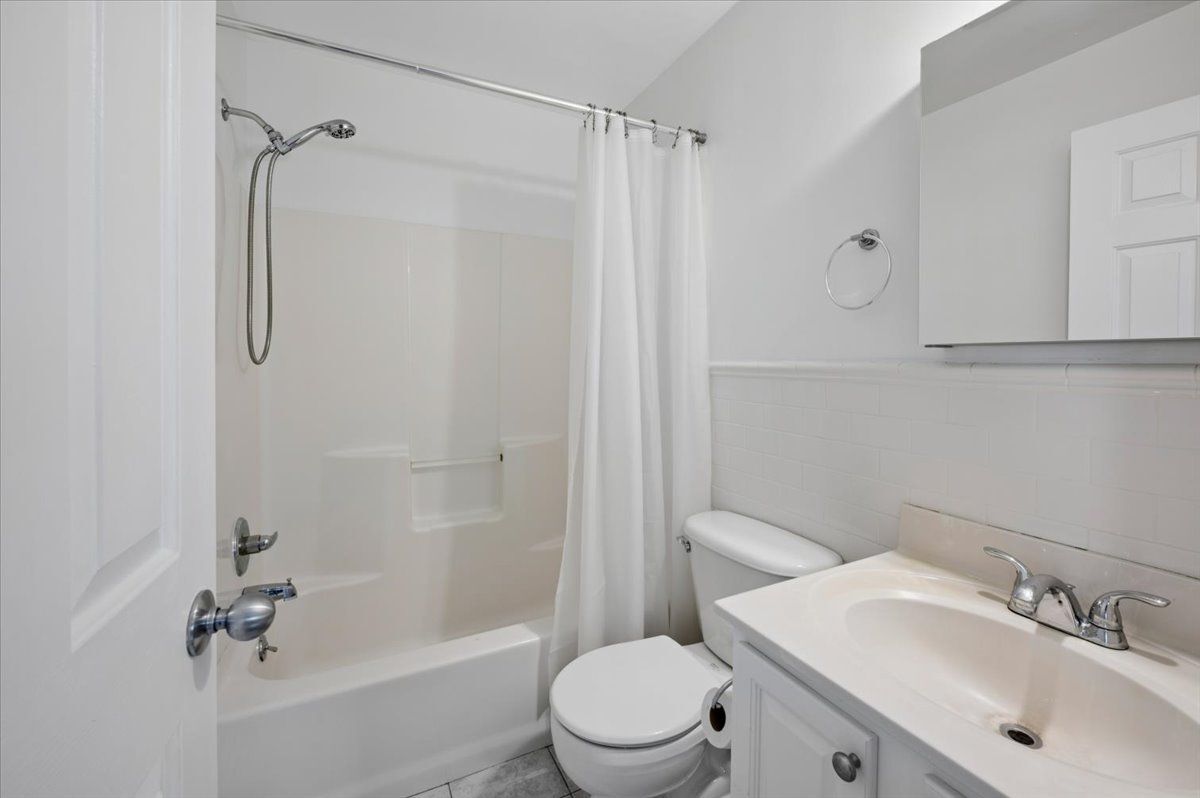 Building Photo - 727 Warburton Ave