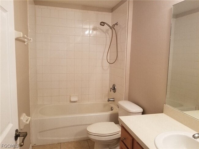 Building Photo - 907 Chenault St