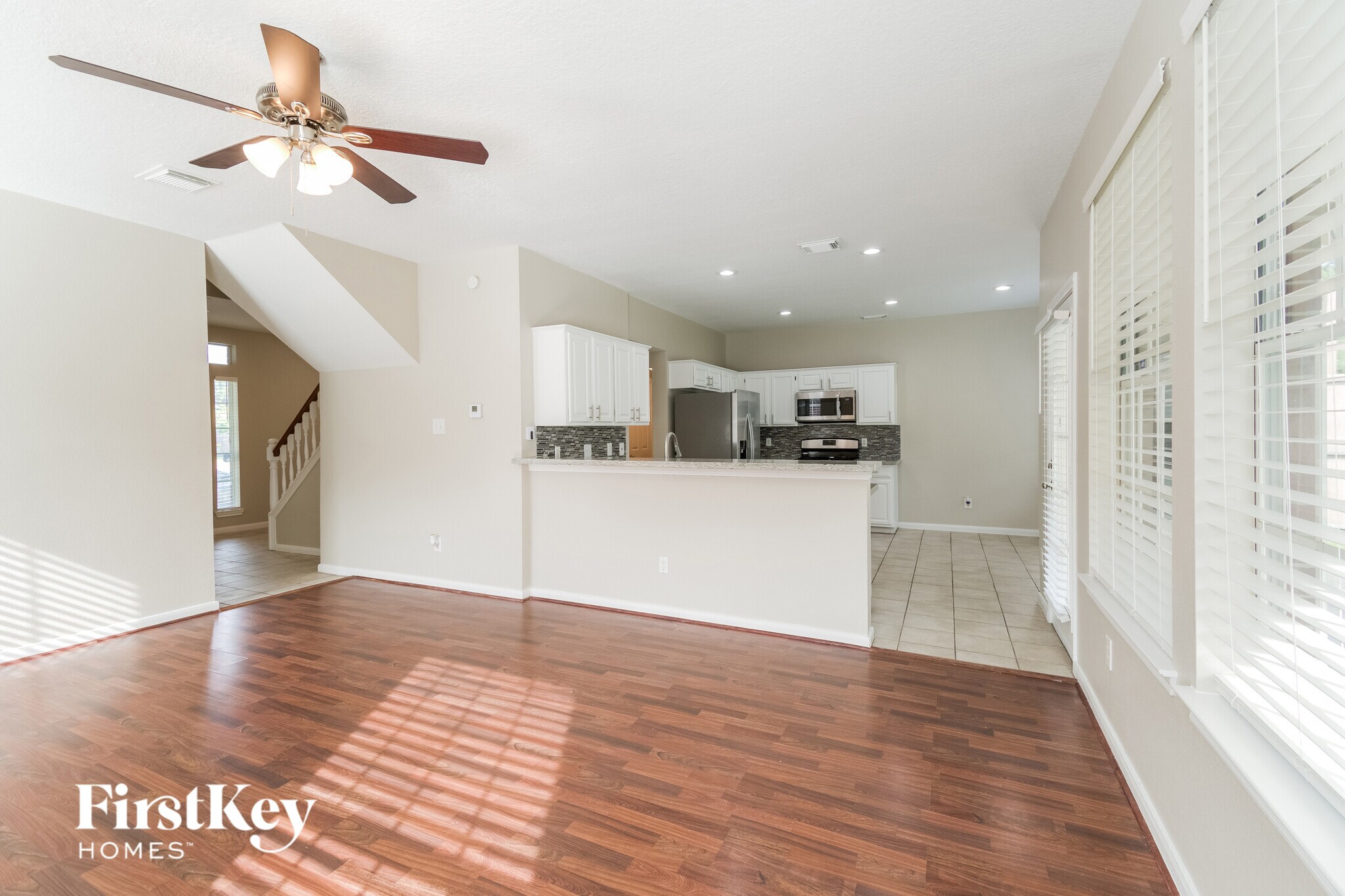 Building Photo - 1816 Oak Lake Cir
