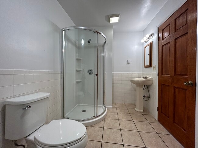 Bathroom p3 - 225 S Main Ave