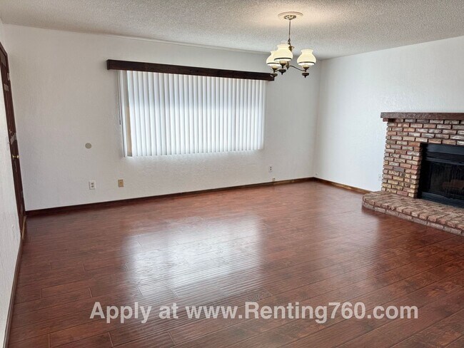 Building Photo - Spacious and Clean 2 bed Home In Joshua Tree