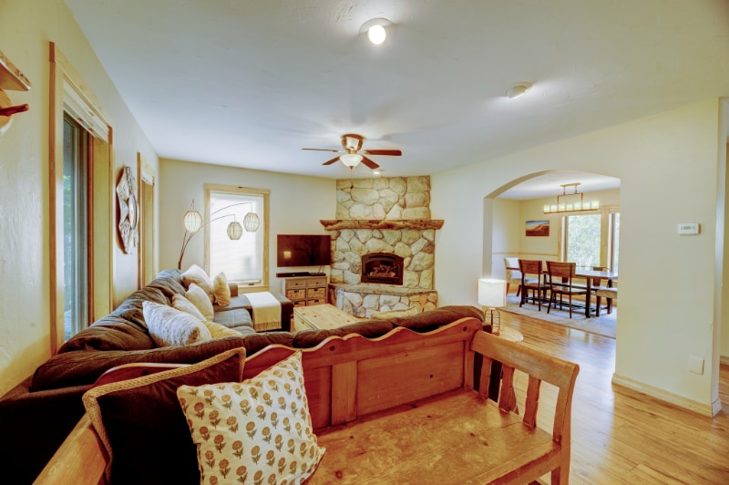 Building Photo - 370 Kelhi Ct