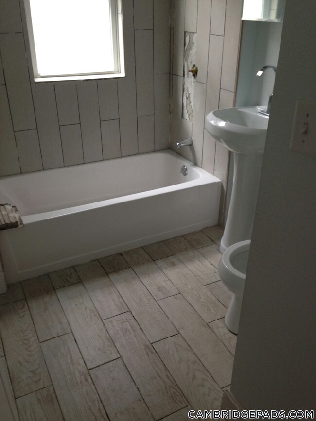 Building Photo - 376 Prospect St