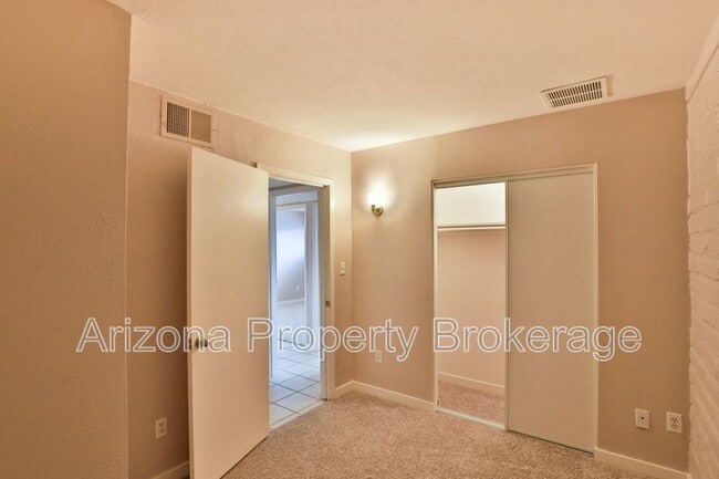 Building Photo - 2237 W Cortez Ave