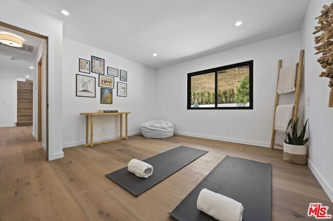 Building Photo - 1131 Rancho Dr