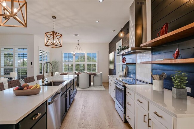 Building Photo - 935 Wesley Ridge Dr