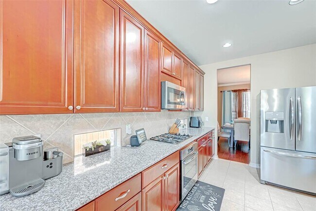 Building Photo - 618 Silver Creek Cir