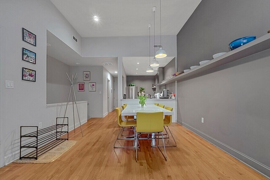 Building Photo - 70 Clarendon St