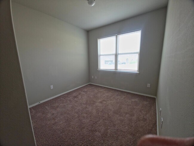 Building Photo - 138-140 Dodge Rd