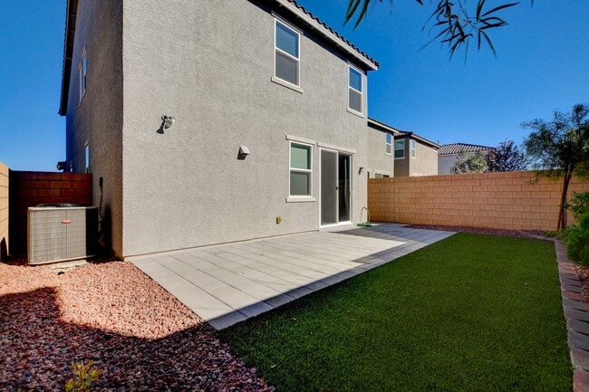 Building Photo - Gorgeous 4 Bedroom, 2 Story Home in SW/Mou...