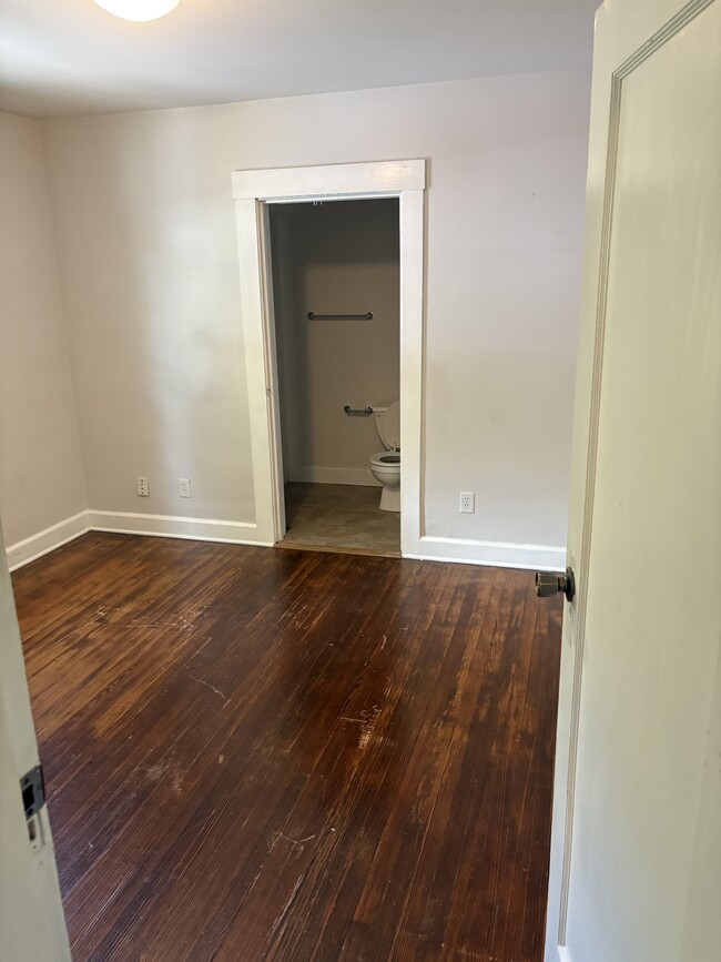 Building Photo - 1437 E Edwards Ave