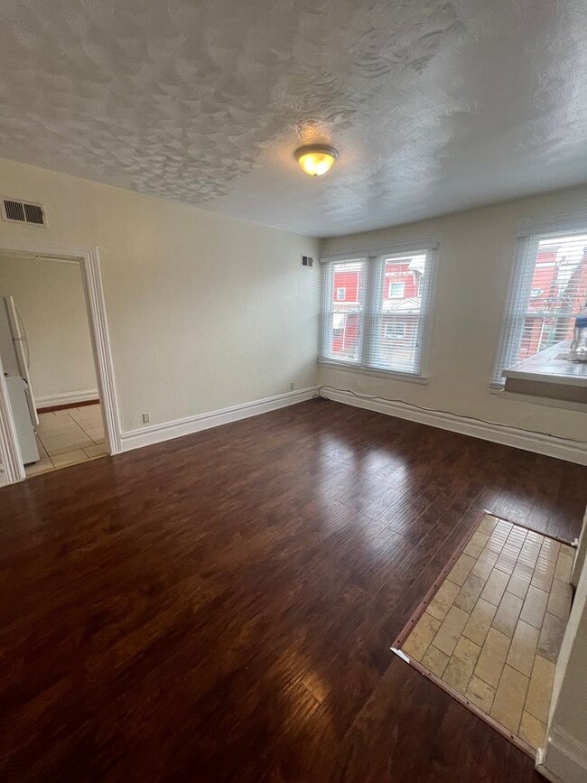 Building Photo - 418 Semple St
