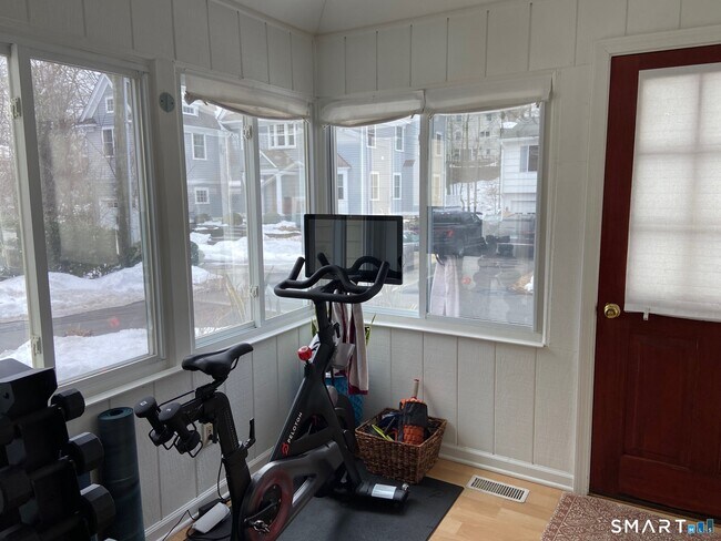 Building Photo - 4 McKendry Ct