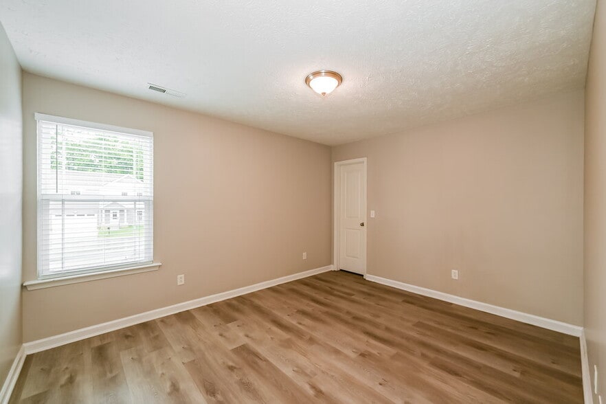 Building Photo - 2919 Painted Pony Dr
