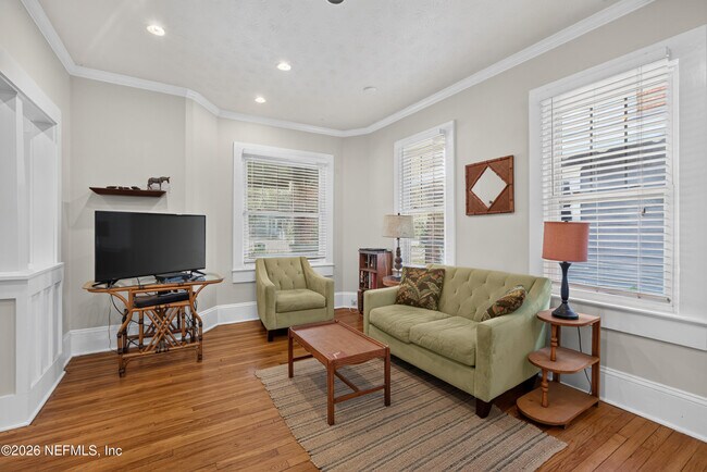 Building Photo - 1555 Belmonte Ave