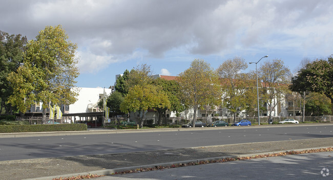 Building Photo - Pasatiempo Apartments