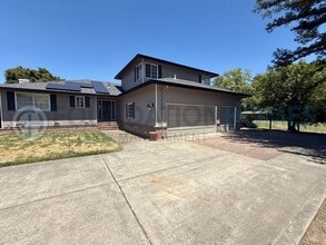Building Photo - 742 McClay Rd