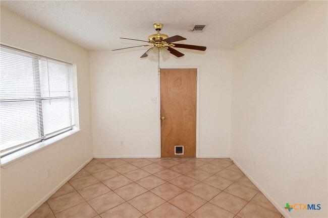 Building Photo - 703 Traci Dr