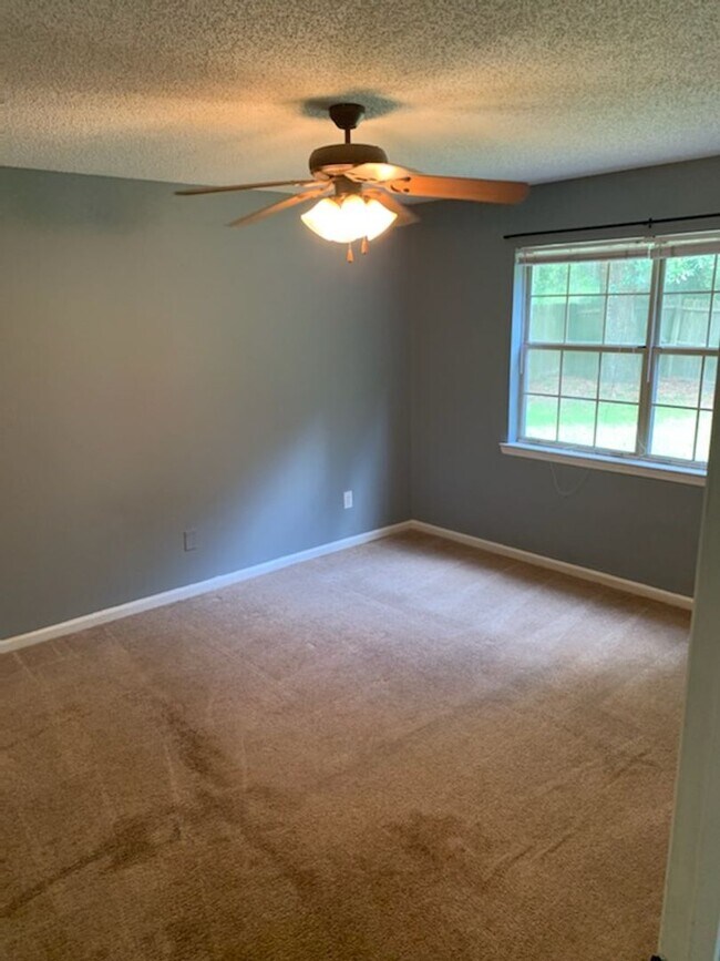 Building Photo - 706 Timber Ridge Trail