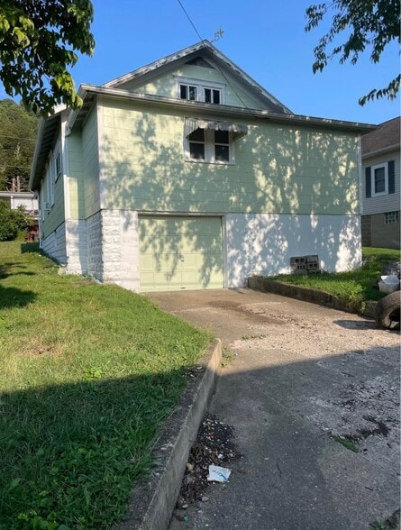 Building Photo - 622 6th St