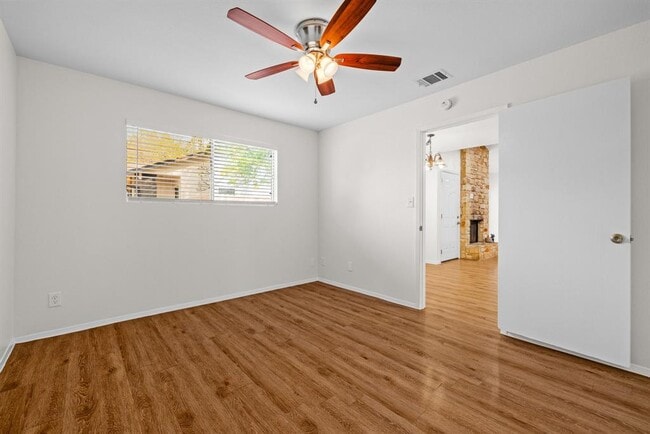 Building Photo - 12801 Copper Cliff Ave