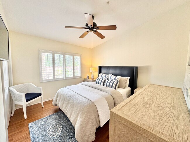 Building Photo - ** FALLING WATERS ** 2 BED / 2 BATH - COND...